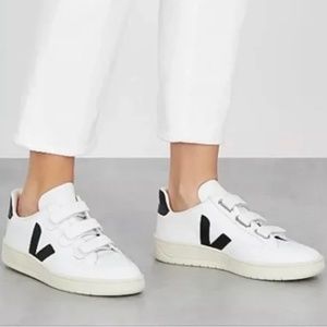 VEJA V-Lock Velcro Leather Sneaker